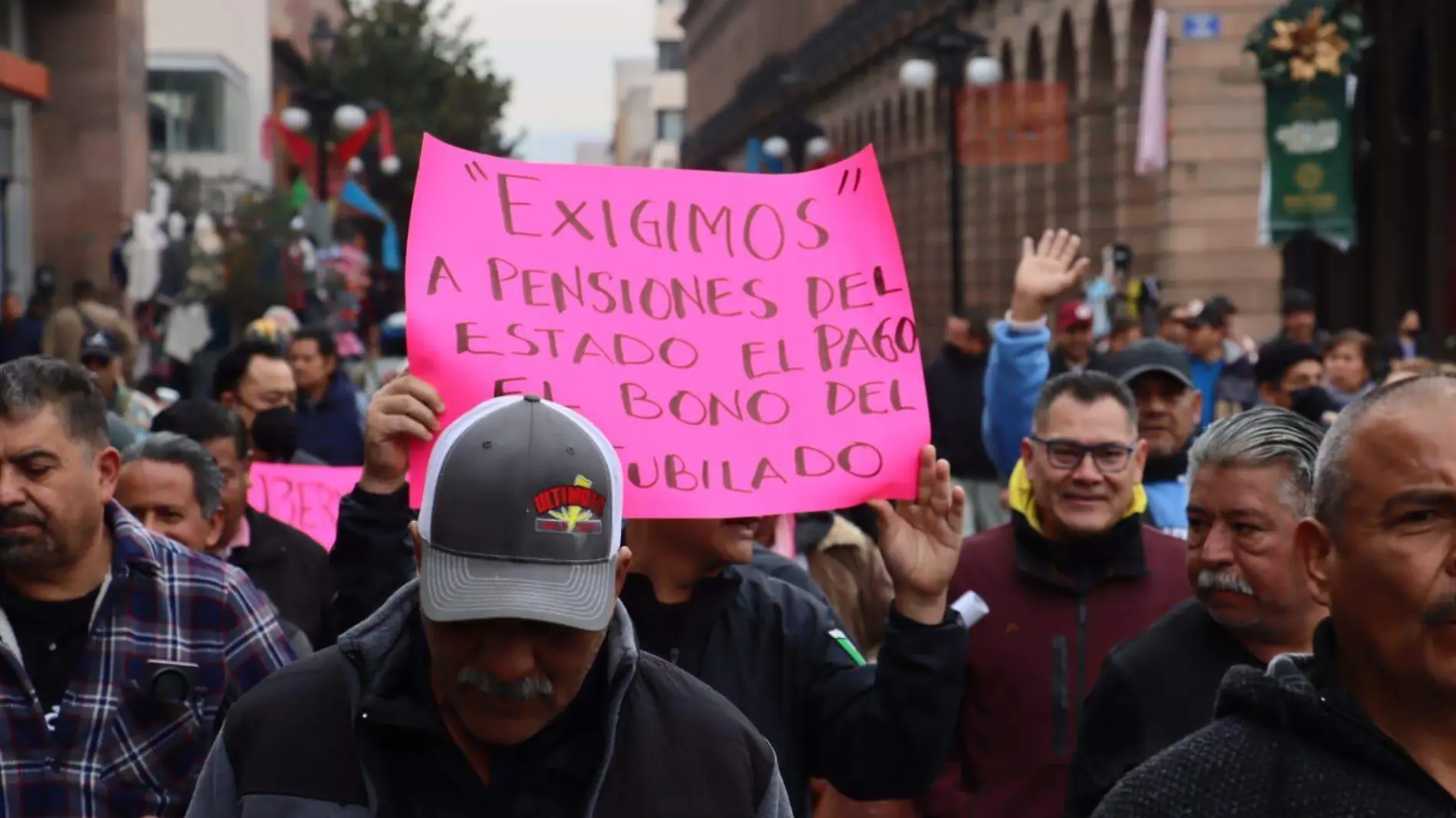 Policías jubilados se manifestaron (1)